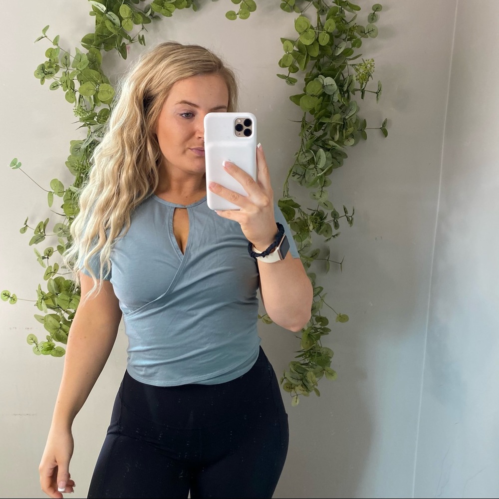 Lululemon cropped seafoam green top 6